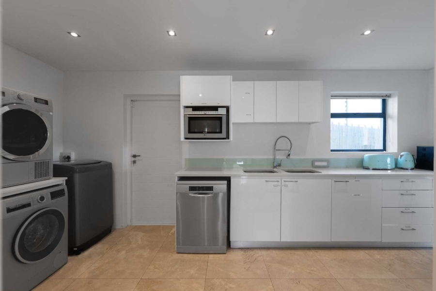 8 Bedroom Property for Sale in Camps Bay Western Cape